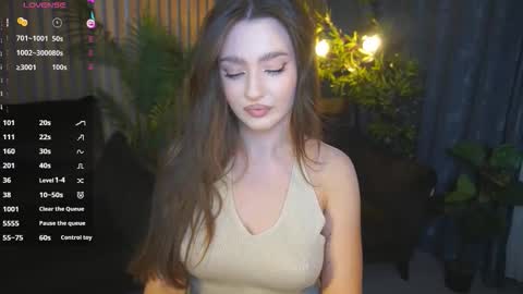 Snapshot of oceaneyessss_ chatting on 10/18/25, 07:36 Kristina online show from 10/18/25, 07:36