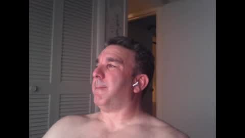 Snapshot of oceanmanx chatting on 02/05/25, 04:37 Ocean online show from 02/05/25, 04:37