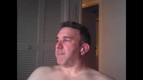 Snapshot of oceanmanx chatting on 02/10/25, 04:30 Ocean online show from 02/10/25, 04:30