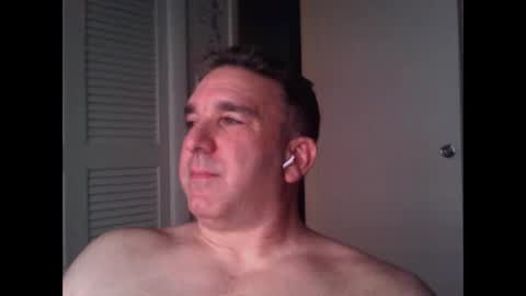 Snapshot of oceanmanx chatting on 09/26/25, 03:21 Ocean online show from 09/26/25, 03:21