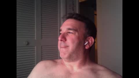 Snapshot of oceanmanx chatting on 10/12/25, 03:16 Ocean online show from 10/12/25, 03:16