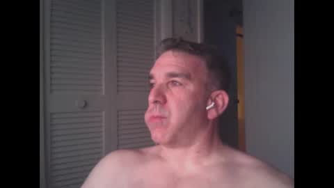 Snapshot of oceanmanx chatting on 04/26/26, 03:04 Ocean online show from 04/26/26, 03:04