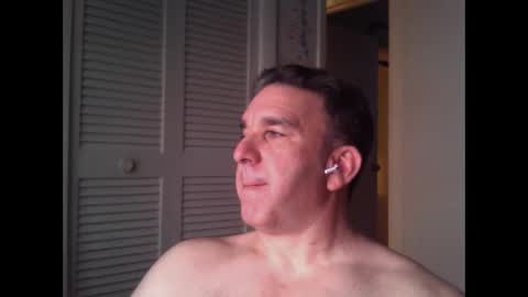 Snapshot of oceanmanx chatting on 05/12/26, 03:03 Ocean online show from 05/12/26, 03:03