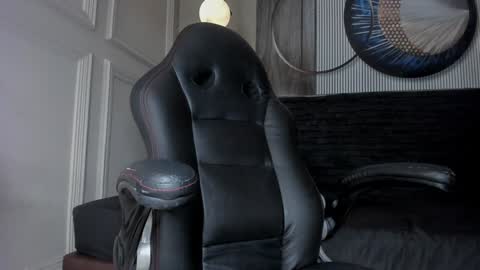 independent model online show from 12/06/24, 11:00