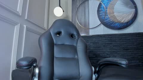 independent model online show from 01/17/25, 08:44