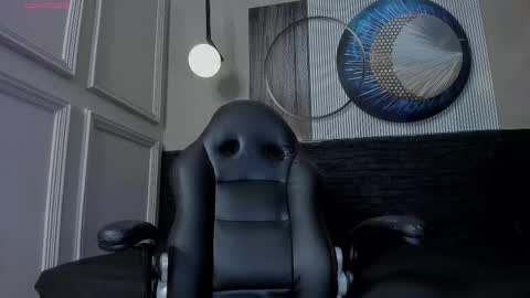 independent model online show from 02/10/25, 12:19