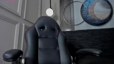 independent model online show from 02/19/25, 01:50