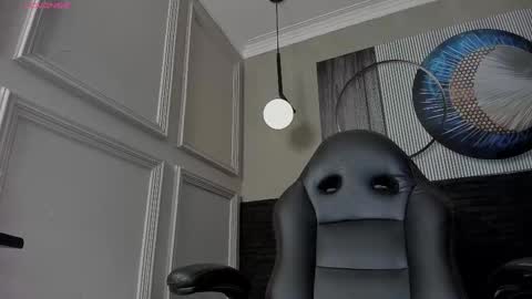 independent model online show from 02/22/25, 07:36