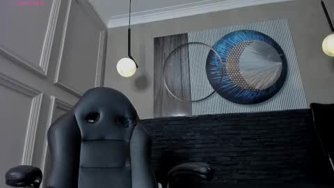 independent model online show from 02/25/25, 06:53