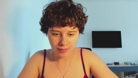 Evie online show from 02/02/26, 05:50