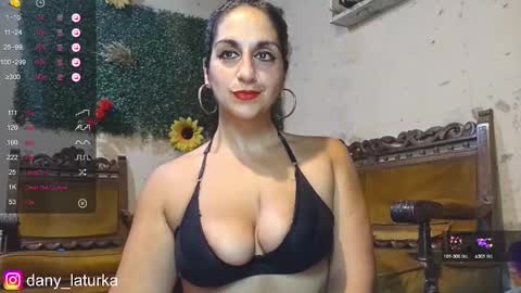 Snapshot of odalisca_bellydancer chatting on 01/18/25, 05:20 Daniela Dany online show from 01/18/25, 05:20
