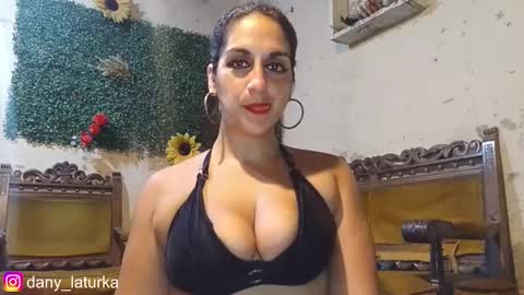 Snapshot of odalisca_bellydancer chatting on 01/22/25, 05:05 Daniela Dany online show from 01/22/25, 05:05