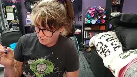 Snapshot of oddywithabody chatting on 05/17/26, 06:55 Oddy With A Body online show from 05/17/26, 06:55
