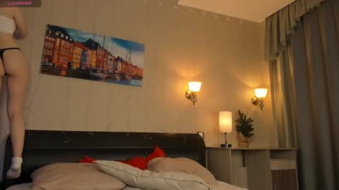 Lynna online show from 02/11/25, 01:10