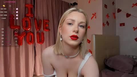 Lynna online show from 02/18/25, 06:26