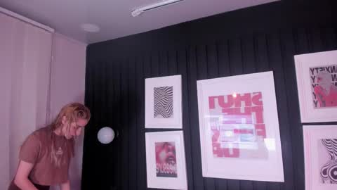 Ana  online show from 02/04/26, 10:43