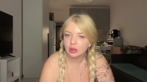 Snapshot of odriolsen chatting on 12/06/24, 04:49 Odri online show from 12/06/24, 04:49