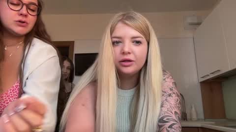 Snapshot of odriolsen chatting on 12/11/24, 09:30 Odri online show from 12/11/24, 09:30