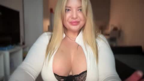 Snapshot of odriolsen chatting on 10/22/25, 06:02 Odri online show from 10/22/25, 06:02