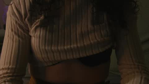 Snapshot of offelie chatting on 11/04/25, 08:13 Offelie online show from 11/04/25, 08:13