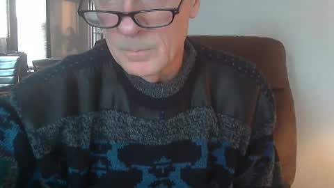 Snapshot of office_slr chatting on 12/25/24, 03:49 Officer online show from 12/25/24, 03:49