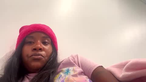 Snapshot of officialcoco_fantasy chatting on 09/18/25, 01:13 CocoFantasy online show from 09/18/25, 01:13