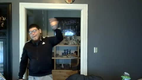 Snapshot of oflores77 chatting on 05/16/26, 03:55 oscar flores online show from 05/16/26, 03:55