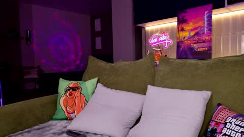 Monica online show from 04/10/26, 03:28