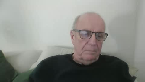 Snapshot of oggi95 chatting on 03/30/26, 03:02 oggi95 online show from 03/30/26, 03:02
