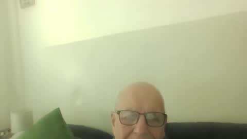 Snapshot of oggi95 chatting on 04/13/26, 09:48 oggi95 online show from 04/13/26, 09:48