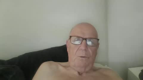 Snapshot of oggi95 chatting on 04/20/26, 08:28 oggi95 online show from 04/20/26, 08:28