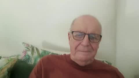 Snapshot of oggi95 chatting on 05/13/26, 02:14 oggi95 online show from 05/13/26, 02:14