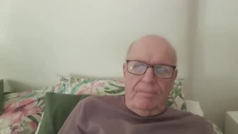 Snapshot of oggi95 chatting on 05/14/26, 01:18 oggi95 online show from 05/14/26, 01:18