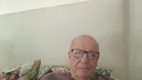Snapshot of oggi95 chatting on 05/15/26, 12:23 oggi95 online show from 05/15/26, 12:23