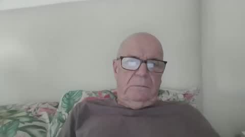 Snapshot of oggi95 chatting on 05/27/26, 03:20 oggi95 online show from 05/27/26, 03:20