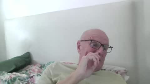 Snapshot of oggi95 chatting on 05/28/26, 02:14 oggi95 online show from 05/28/26, 02:14