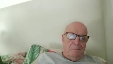 Snapshot of oggi95 chatting on 06/01/26, 02:30 oggi95 online show from 06/01/26, 02:30