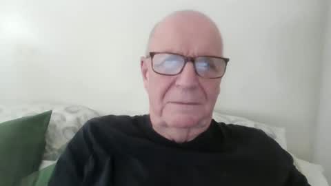 Snapshot of oggi95 chatting on 06/05/26, 10:32 oggi95 online show from 06/05/26, 10:32