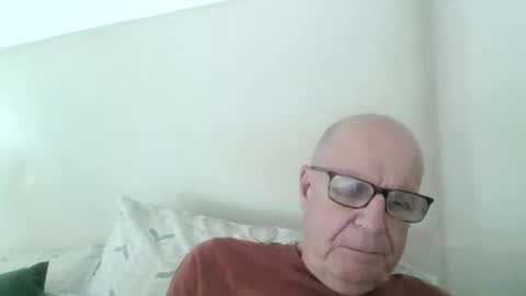 Snapshot of oggi95 chatting on 06/11/26, 12:47 oggi95 online show from 06/11/26, 12:47