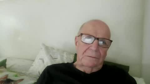 Snapshot of oggi95 chatting on 06/12/26, 12:15 oggi95 online show from 06/12/26, 12:15