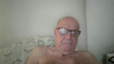 Snapshot of oggi95 chatting on 06/19/26, 06:18 oggi95 online show from 06/19/26, 06:18