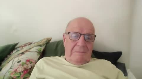 Snapshot of oggi95 chatting on 07/15/26, 10:20 oggi95 online show from 07/15/26, 10:20