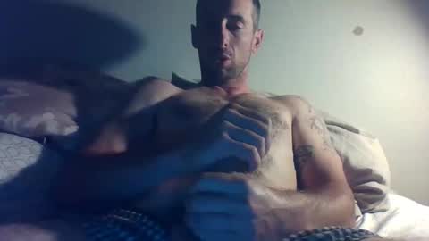 Snapshot of oghombre chatting on 10/19/25, 04:24 oghombre online show from 10/19/25, 04:24