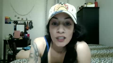 Snapshot of oglitcouple chatting on 01/19/25, 04:33 Lit en Cama online show from 01/19/25, 04:33