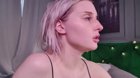 Lily online show from 07/11/26, 02:20