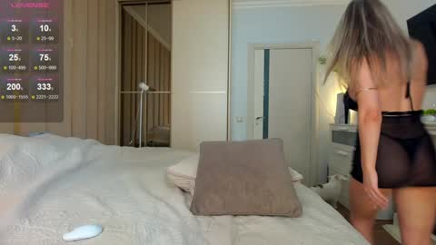 Julie online show from 09/18/25, 06:26