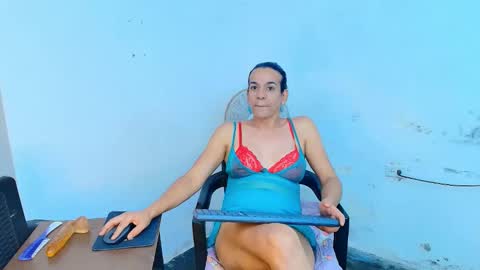 Snapshot of oh_tique chatting on 02/18/26, 03:52 LU online show from 02/18/26, 03:52