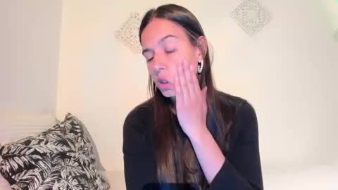 ohanna_ online show from 12/04/24, 10:30