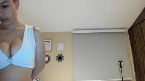 ohanna_ online show from 12/20/24, 10:43