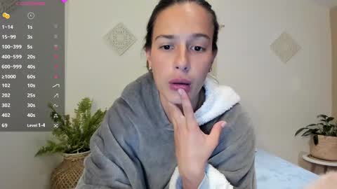 ohanna_ online show from 01/11/25, 03:44